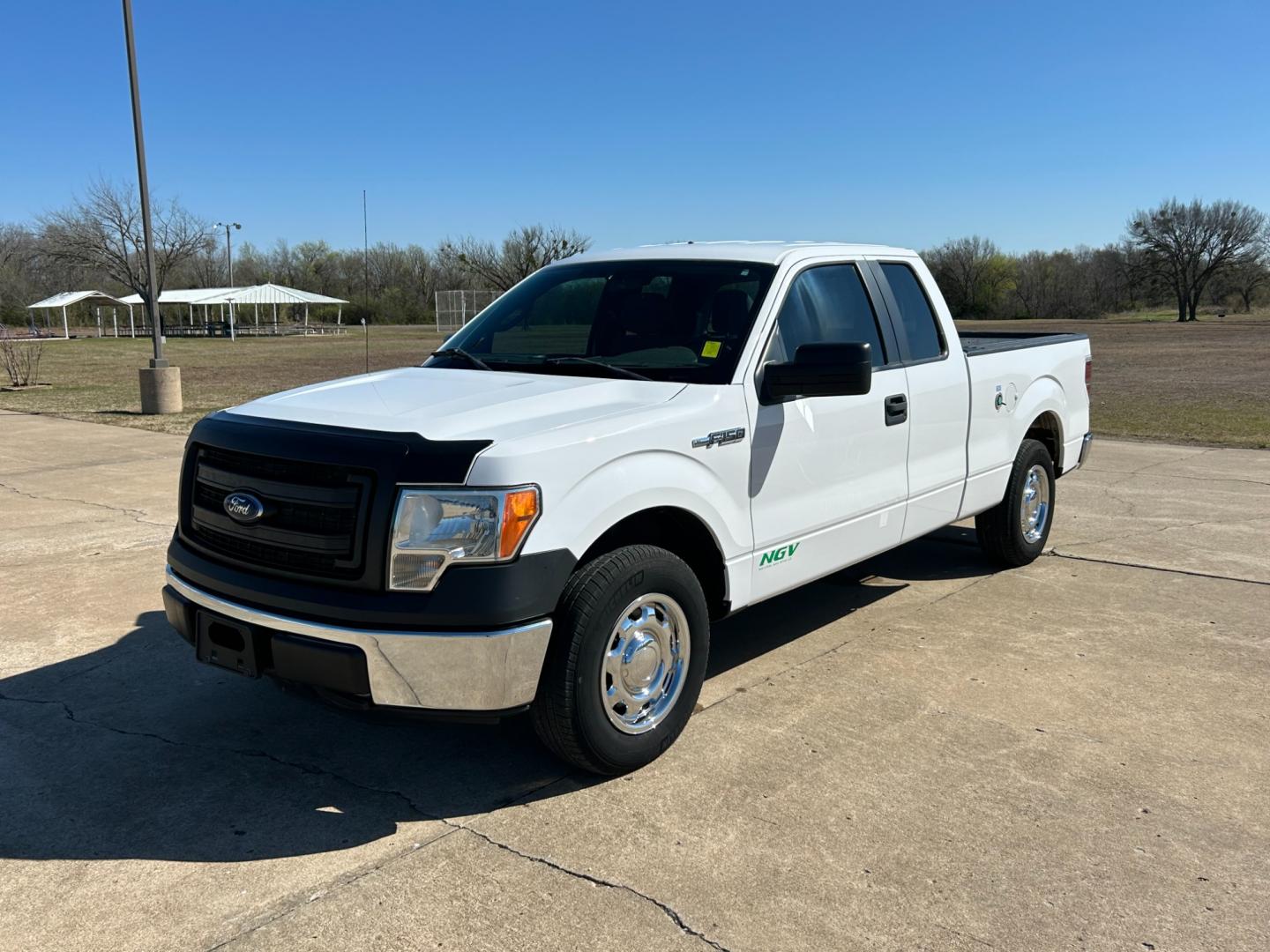 2014 White /Gray Ford F-150 XLT SuperCab 8-ft. Bed 2WD (1FTEX1CM9EK) with an 3.7L V6 DOHC 24V engine, 6-Speed Automatic transmission, located at 17760 Hwy 62, Morris, OK, 74445, (918) 733-4887, 35.609104, -95.877060 - 2014 FORD F-150 XLT SUPERCAB 8-ft. BED 2WD 3.7L V6 FEATURES KEYLESS REMOTE ENTRY, POWER LOCKS, POWER WINDOWS, AM/FM STEREO, SIRIUS XM STEREO, CD PLAYER, AUXILLARY PORT, HANDS-FREE BLUETOOTH CALLING, CRUISE CONTROL, TRACTION CONTROL, MULTI-FUNCTIONING STEERING WHEEL CONTROLS. HAS 169,145 MILES WITH 2 - Photo#0